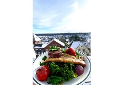 Gebratener Gr&uuml;nkohl mit Zander und Blutwurst