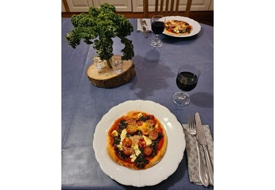 Gr&uuml;nkohlpizza mit Feta und Cocktailtomaten 