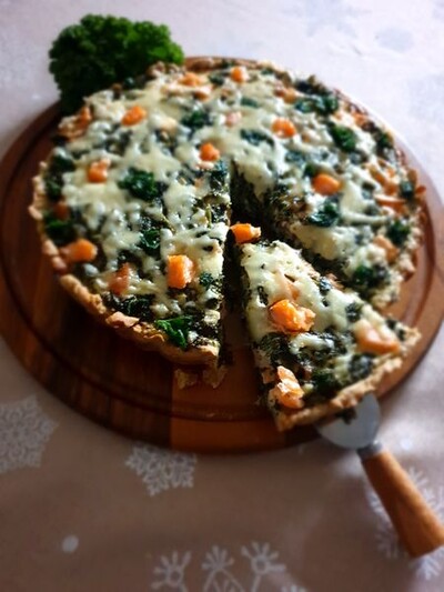 Gr&uuml;nkohl Quiche mit Lachs