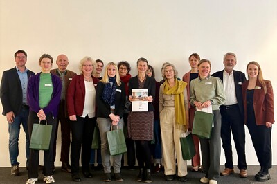 &Uuml;bergabe Fokusheft Ern&auml;hrungsarmut